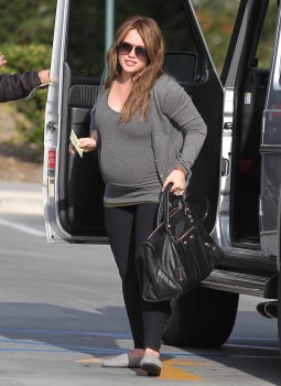 Хилари Дафф, фото 17195. Hilary Duff Goes To Saint Johns Hospital in Santa Monica 1/31/12, foto 17195